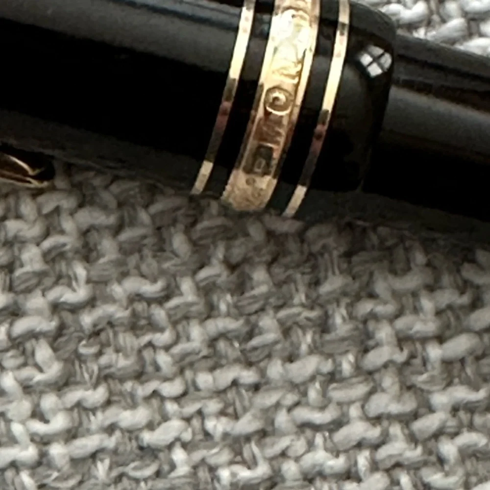 Elegant Black and Gold Pen - Picture 4 of 4